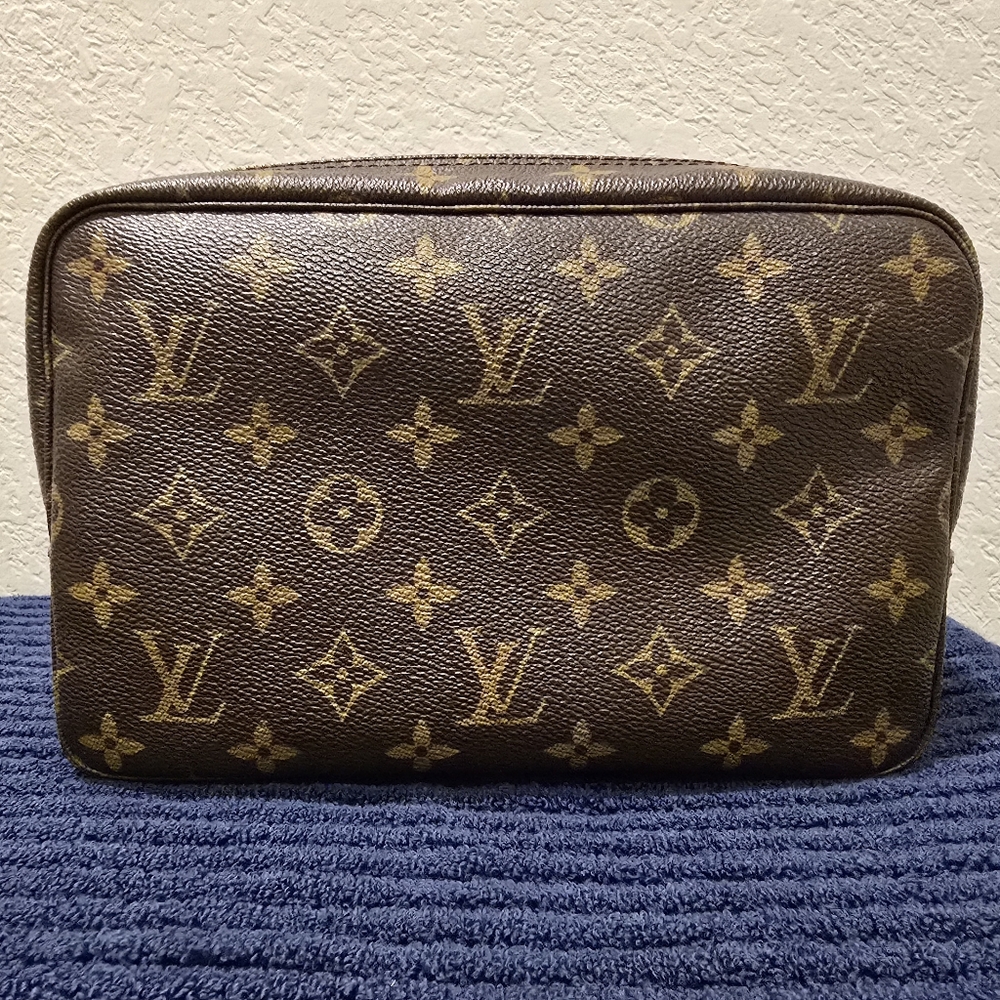 Louis Vuitton Trousse 23